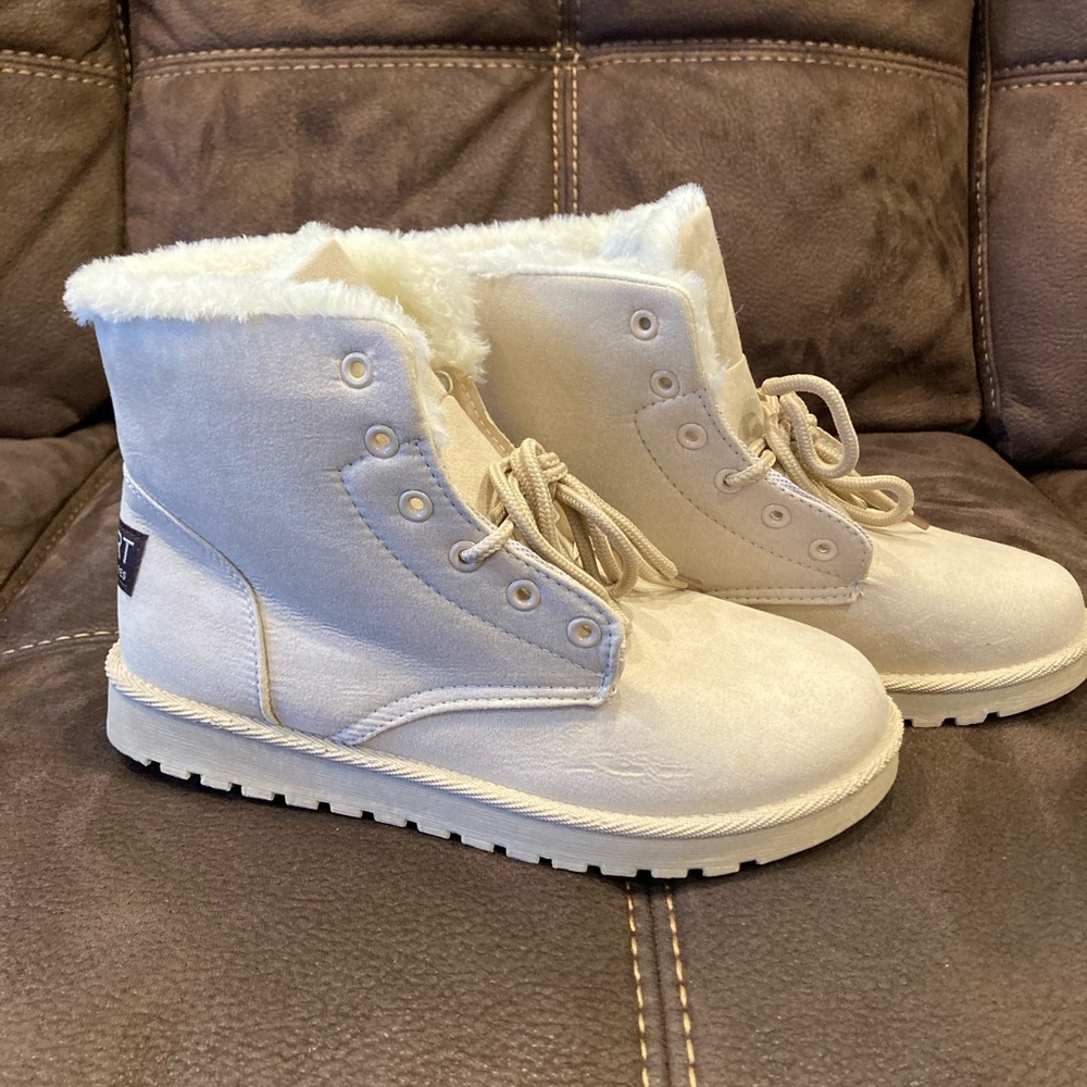 Beige winter boots, New